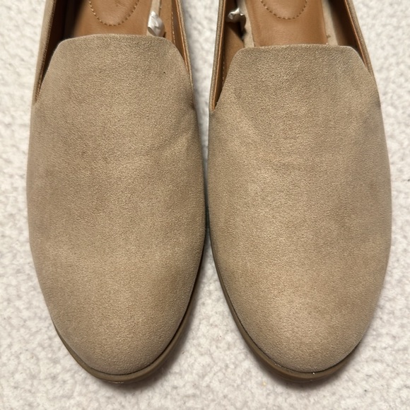 Universal Threads Ladies Suede-Like Tan Loafers, NWOT’s, Size 9.5 - Picture 9 of 9